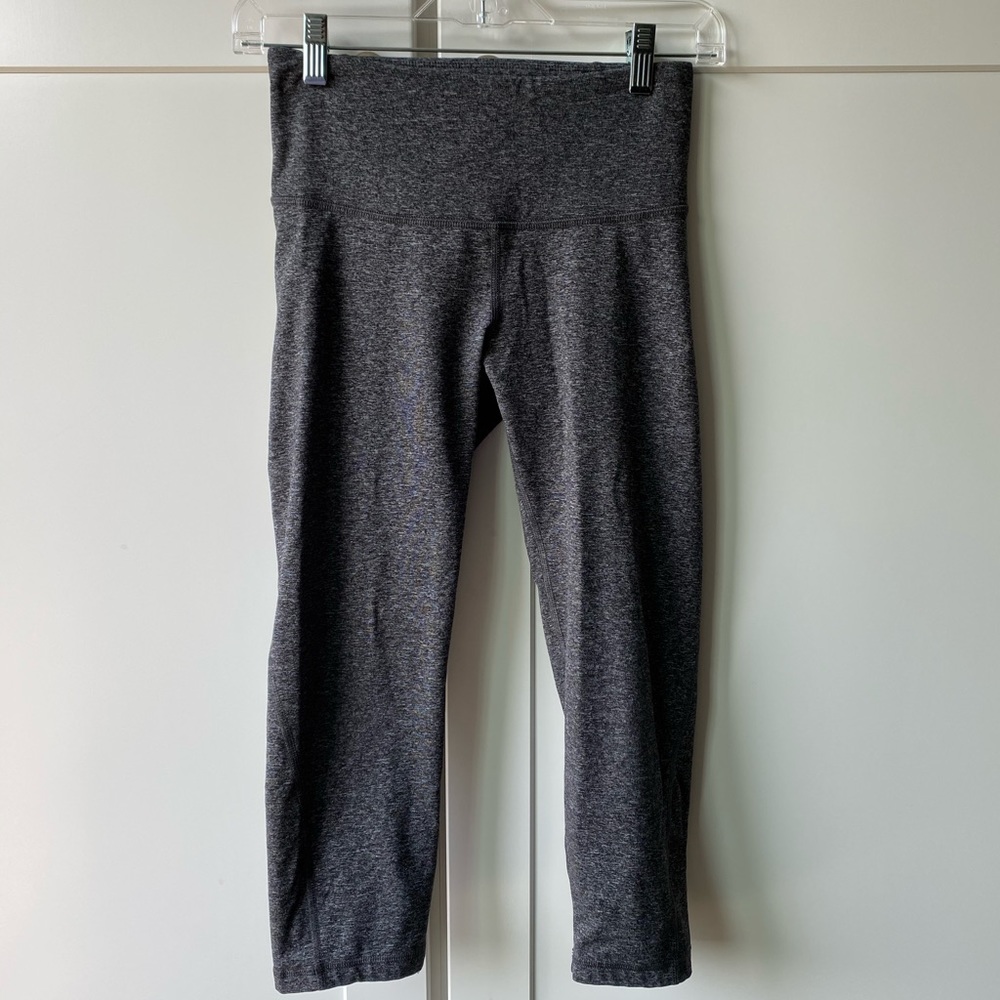 Mid-rise Old Navy active capris